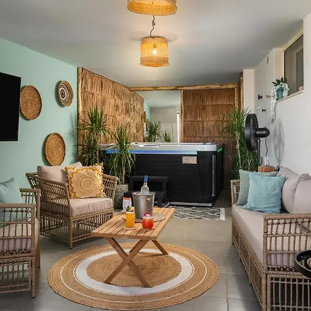 Avra Summer Living _ Private Jacuzzi _ Stepstosea דירה *