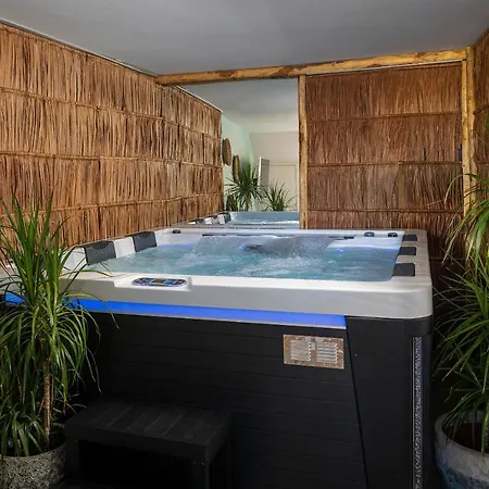 Avra Summer Living _ Private Jacuzzi _ Stepstosea דירה *